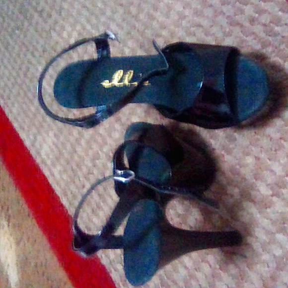 Heels - Picture 2 of 2
